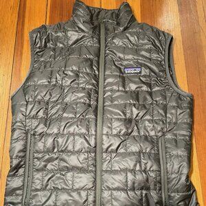 Patagonia Nano Puff Black Quilted Mens Vest Size S Insulated Outerwear 84242